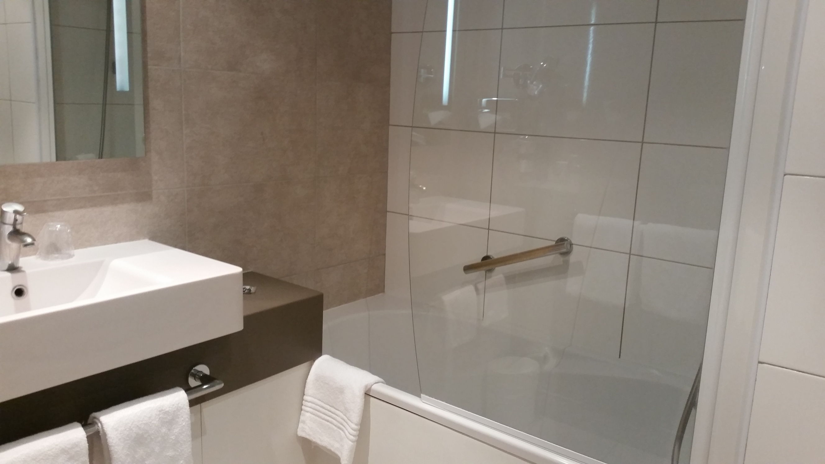Roombathroom